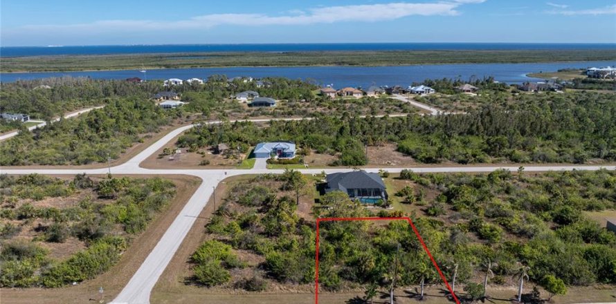Land in Port Charlotte, Florida № 2159807