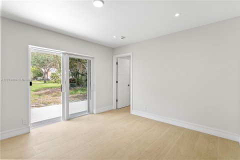 House in Pompano Beach, Florida 3 bedrooms, 204.38 sq.m. № 1697306 - photo 9