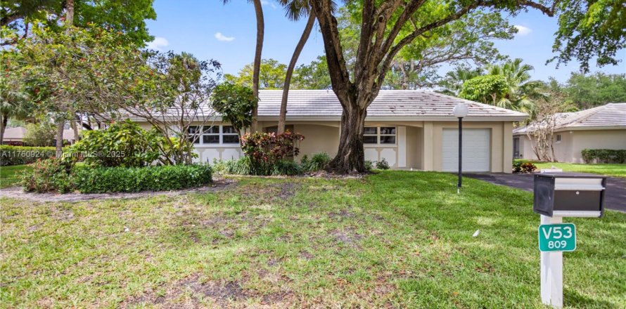 House in Pompano Beach, Florida 3 bedrooms, 204.38 sq.m. № 1697306