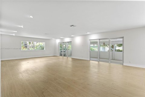 House in Pompano Beach, Florida 3 bedrooms, 204.38 sq.m. № 1697306 - photo 8