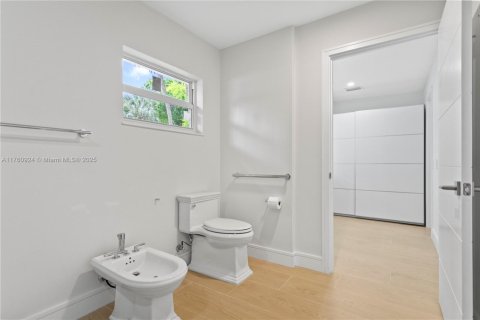 House in Pompano Beach, Florida 3 bedrooms, 204.38 sq.m. № 1697306 - photo 24