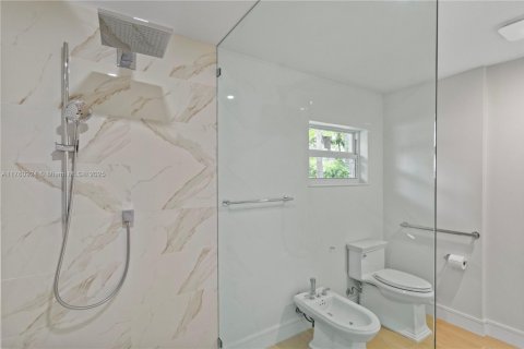 House in Pompano Beach, Florida 3 bedrooms, 204.38 sq.m. № 1697306 - photo 23
