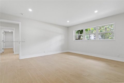House in Pompano Beach, Florida 3 bedrooms, 204.38 sq.m. № 1697306 - photo 20
