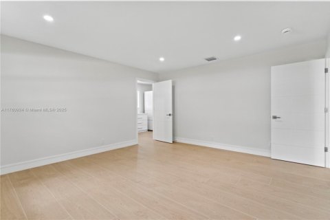 House in Pompano Beach, Florida 3 bedrooms, 204.38 sq.m. № 1697306 - photo 18