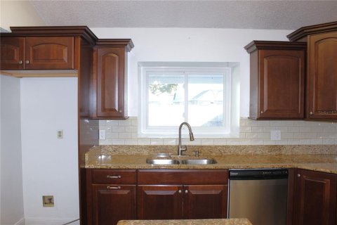 House in Brandon, Florida 3 bedrooms, 164.72 sq.m. № 2236246 - photo 10