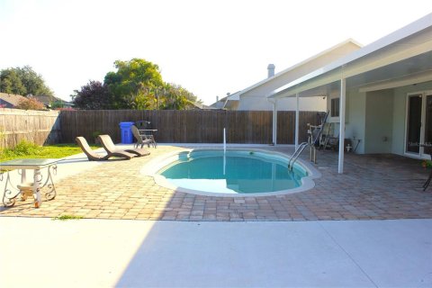 House in Brandon, Florida 3 bedrooms, 164.72 sq.m. № 2236246 - photo 18