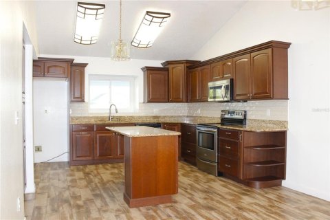 House in Brandon, Florida 3 bedrooms, 164.72 sq.m. № 2236246 - photo 7