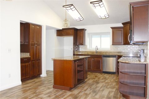 House in Brandon, Florida 3 bedrooms, 164.72 sq.m. № 2236246 - photo 6