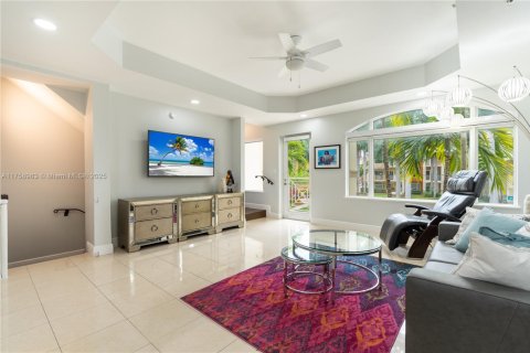 Adosado en venta en Aventura, Florida, 2 dormitorios, 162.11 m2 № 1732030 - foto 17