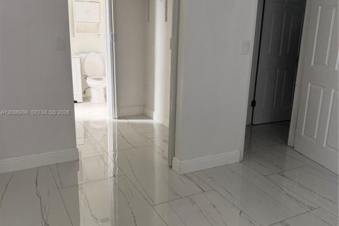 Villa ou maison à louer à Miami Gardens, Floride: 3 chambres, 104.05 m2 № 2357648 - photo 3