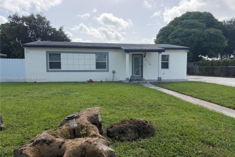 Villa ou maison à Miami Gardens, Floride 3 chambres, 104.05 m2 № 2357648