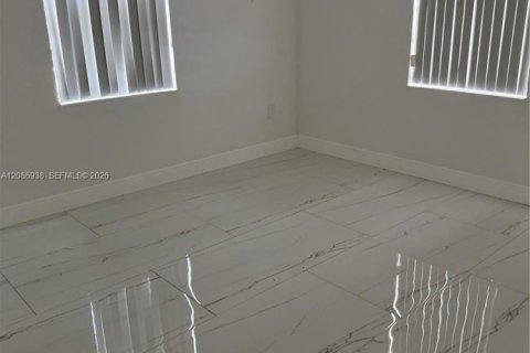 Villa ou maison à louer à Miami Gardens, Floride: 3 chambres, 104.05 m2 № 2357648 - photo 2