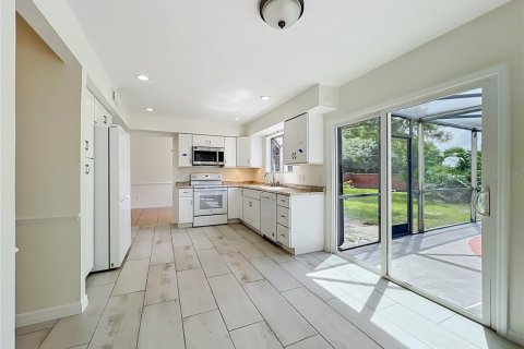 Villa ou maison à louer à Lake Mary, Floride: 4 chambres, 152.36 m2 № 2148538 - photo 26