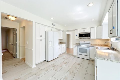 Villa ou maison à louer à Lake Mary, Floride: 4 chambres, 152.36 m2 № 2148538 - photo 20