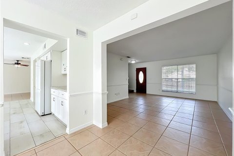 Villa ou maison à louer à Lake Mary, Floride: 4 chambres, 152.36 m2 № 2148538 - photo 14