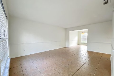 Villa ou maison à louer à Lake Mary, Floride: 4 chambres, 152.36 m2 № 2148538 - photo 10