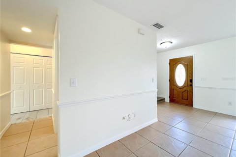 Villa ou maison à louer à Lake Mary, Floride: 4 chambres, 152.36 m2 № 2148538 - photo 9