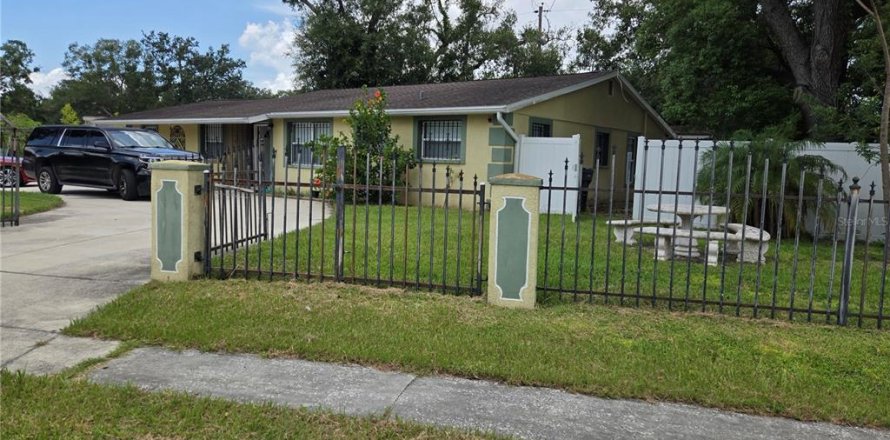 Villa ou maison à Tampa, Floride 4 chambres, 185.9 m2 № 1909217