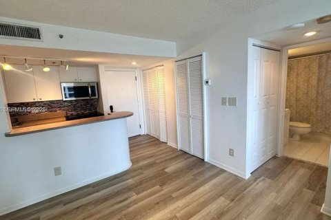 Copropriété à louer à Miami, Floride: 1 chambre, 62.34 m2 № 2252548 - photo 3