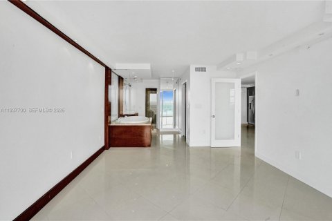 Condominio en alquiler en Miami, Florida, 1 dormitorio, 79.99 m2 № 1995789 - foto 27