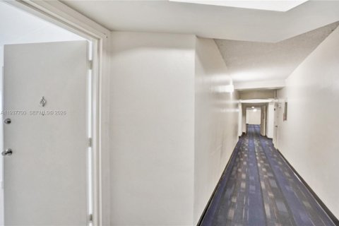 Condominio en alquiler en Miami, Florida, 1 dormitorio, 79.99 m2 № 1995789 - foto 11