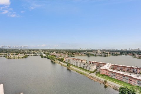 Condominio en alquiler en Miami, Florida, 1 dormitorio, 79.99 m2 № 1995789 - foto 25