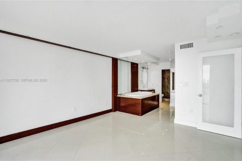 Condominio en alquiler en Miami, Florida, 1 dormitorio, 79.99 m2 № 1995789 - foto 7