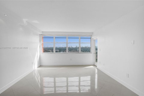 Condominio en alquiler en Miami, Florida, 1 dormitorio, 79.99 m2 № 1995789 - foto 5
