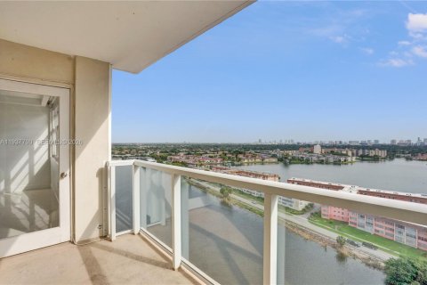Condominio en alquiler en Miami, Florida, 1 dormitorio, 79.99 m2 № 1995789 - foto 19