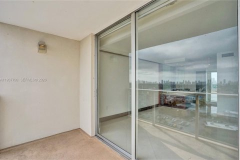Condominio en alquiler en Miami, Florida, 1 dormitorio, 79.99 m2 № 1995789 - foto 20