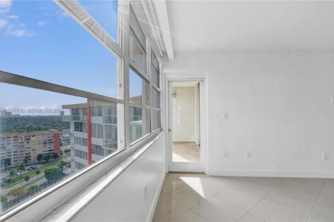 Condominio en alquiler en Miami, Florida, 1 dormitorio, 79.99 m2 № 1995789 - foto 18