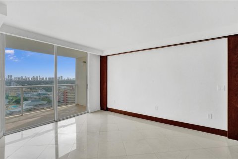 Condominio en alquiler en Miami, Florida, 1 dormitorio, 79.99 m2 № 1995789 - foto 17