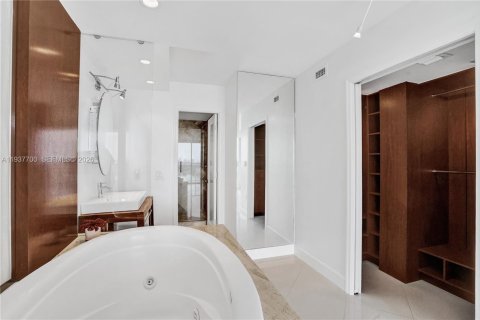 Condominio en alquiler en Miami, Florida, 1 dormitorio, 79.99 m2 № 1995789 - foto 12