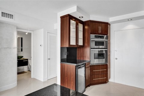 Condominio en alquiler en Miami, Florida, 1 dormitorio, 79.99 m2 № 1995789 - foto 6