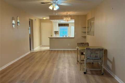 House in Clearwater, Florida 2 bedrooms, 86.86 sq.m. № 2200796 - photo 4