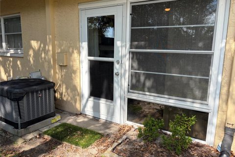 House in Clearwater, Florida 2 bedrooms, 86.86 sq.m. № 2200796 - photo 22