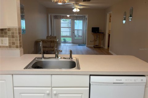 House in Clearwater, Florida 2 bedrooms, 86.86 sq.m. № 2200796 - photo 8