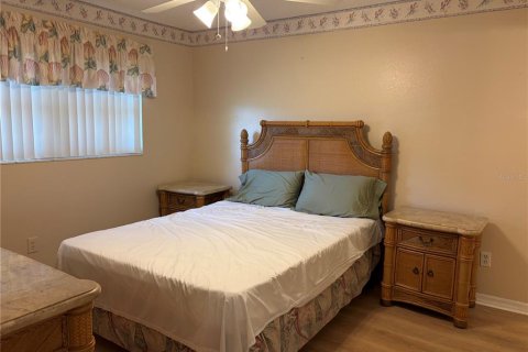 House in Clearwater, Florida 2 bedrooms, 86.86 sq.m. № 2200796 - photo 10