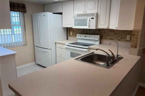 House in Clearwater, Florida 2 bedrooms, 86.86 sq.m. № 2200796 - photo 6