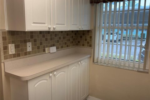 House in Clearwater, Florida 2 bedrooms, 86.86 sq.m. № 2200796 - photo 9