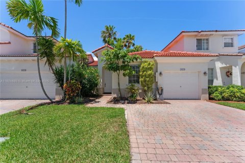 Townhouse in Miramar, Florida 3 bedrooms, 109.44 sq.m. № 1980373