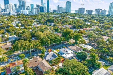 Снять в аренду виллу или дом в Майами, Флорида 3 спальни, 120.77м2, № 2256749 - фото 10