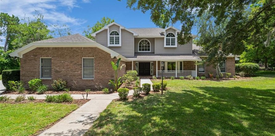 House in Weeki Wachee, Florida 4 bedrooms, 337.89 sq.m. № 1804004