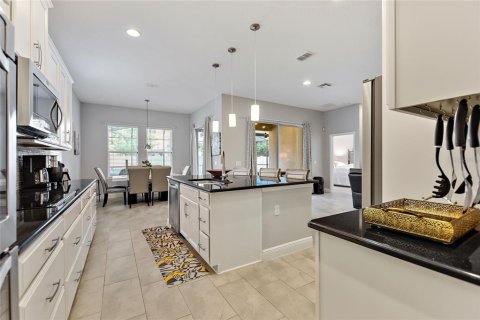 House in Windermere, Florida 5 bedrooms, 346.06 sq.m. № 2237763 - photo 12
