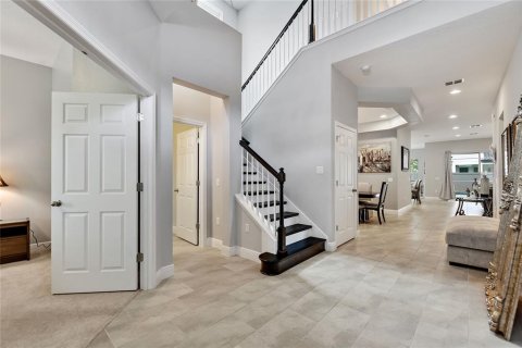 House in Windermere, Florida 5 bedrooms, 346.06 sq.m. № 2237763 - photo 3
