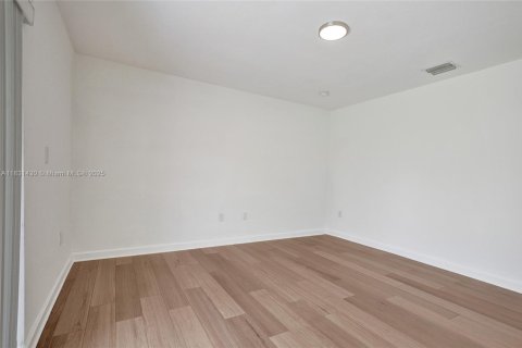 Villa ou maison à vendre à Miami, Floride: 4 chambres, 145.39 m2 № 1809103 - photo 21