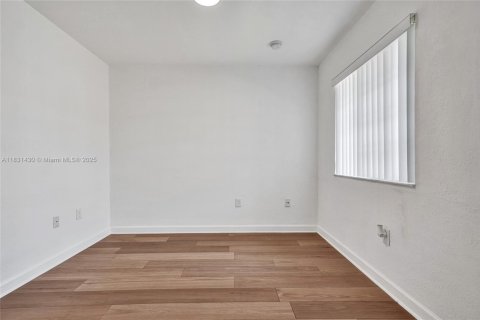 Villa ou maison à vendre à Miami, Floride: 4 chambres, 145.39 m2 № 1809103 - photo 25