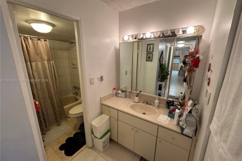 Condo in Miami Beach, Florida, 1 bedroom  № 1937911 - photo 12