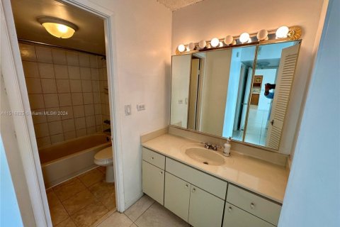 Condo in Miami Beach, Florida, 1 bedroom  № 1937911 - photo 16