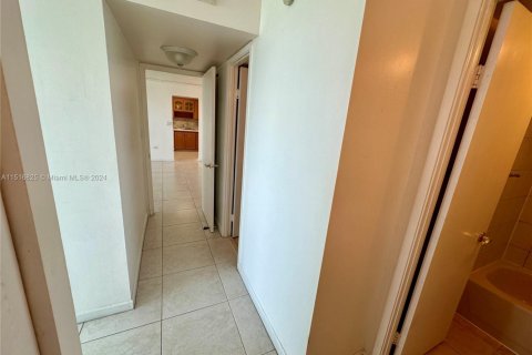 Condo in Miami Beach, Florida, 1 bedroom  № 1937911 - photo 23